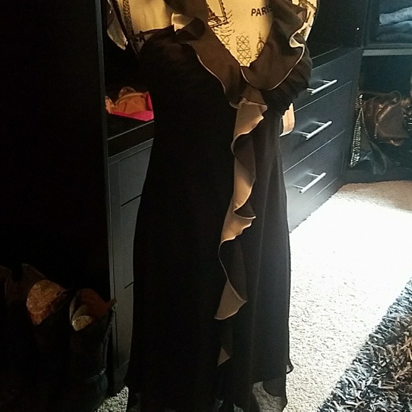 Dress - Picture 2 of 4